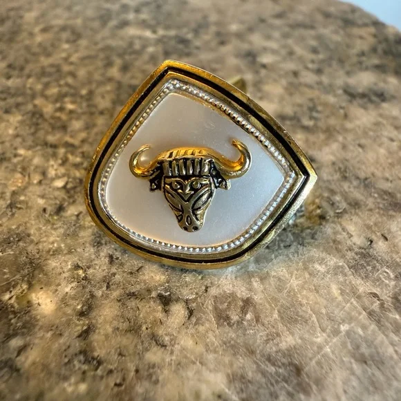 Gold and White Bull/Steer Head Design Cufflinks - Picture 4 of 8